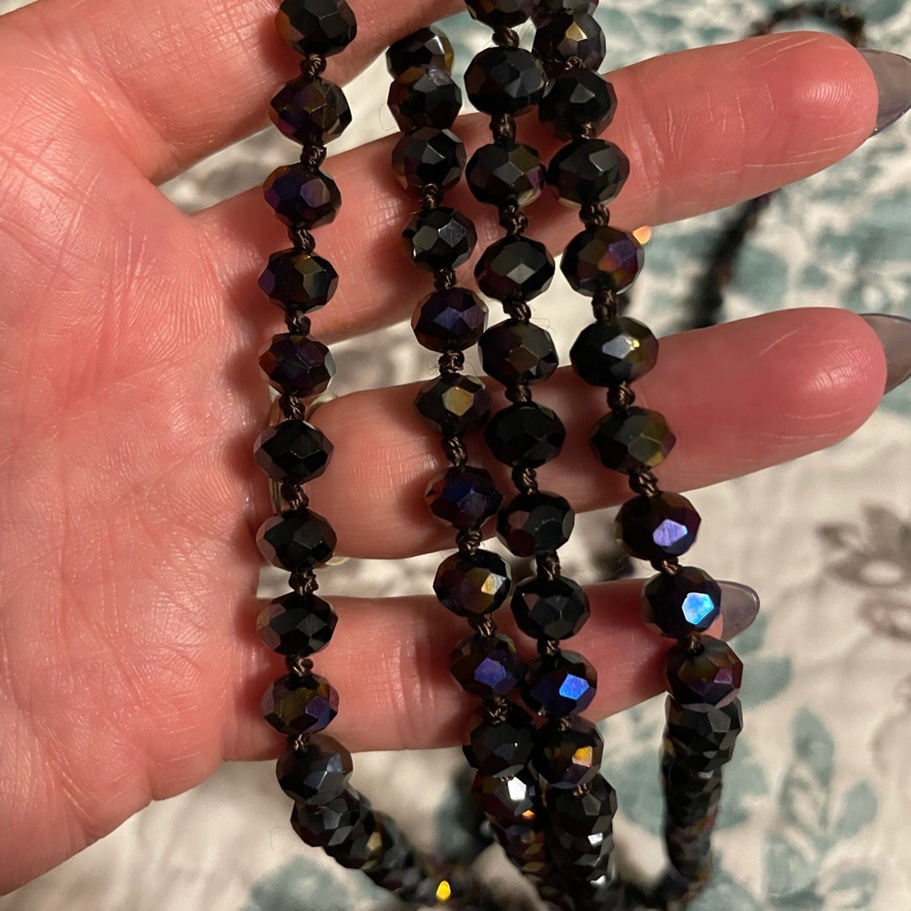 🖤Beautiful 60” oil slick beaded necklace!💜
